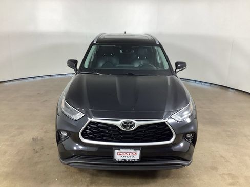 Used 2025 Toyota Highlander XLE AWD/4WD image 2