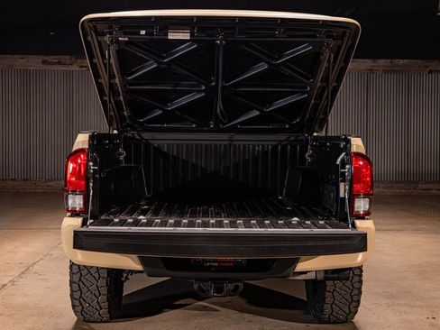 Used 2020 Toyota Tacoma SR5 w/ Technology Package image 9