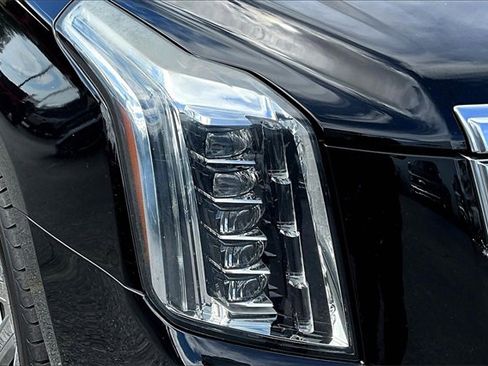 Used 2015 Cadillac Escalade Premium image 25