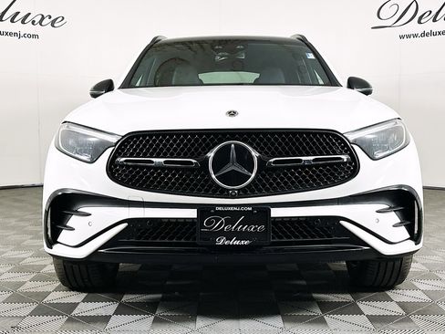 Used 2025 Mercedes-Benz GLC 300 4MATIC image 2