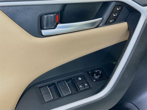 Used 2021 Toyota RAV4 Limited image 21