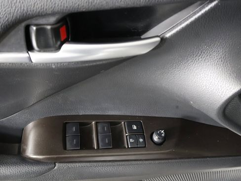 Used 2024 Toyota Camry SE image 31