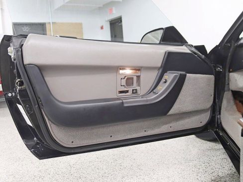 Used 1990 Chevrolet Corvette ZR-1 image 32