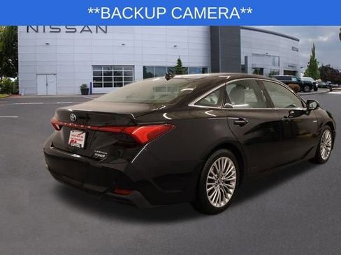 Used 2020 Toyota Avalon Limited image 3