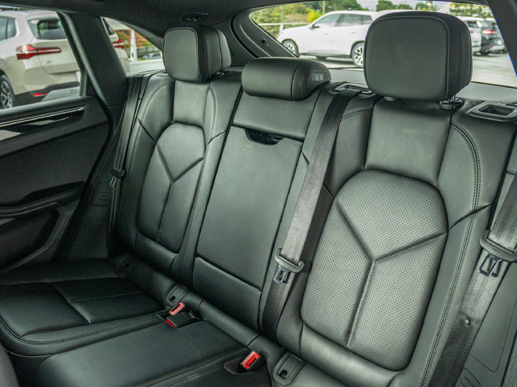 Certified 2026 Porsche Macan Turbo AWD/4WD image 19