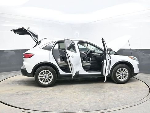 Used 2021 Ford Escape SE image 46