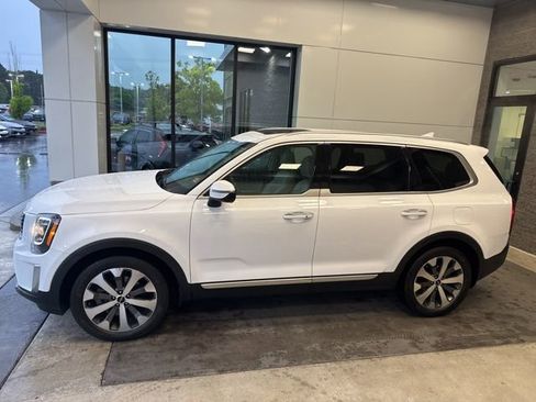 Used 2022 Kia Telluride S AWD/4WD image 2