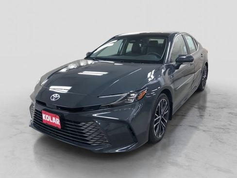 Certified 2025 Toyota Camry XLE FWD image 1
