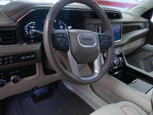 Used 2023 GMC Yukon XL Denali image 13