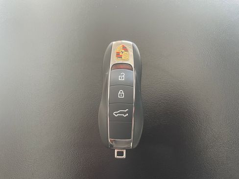 Used 2025 Porsche Macan image 25