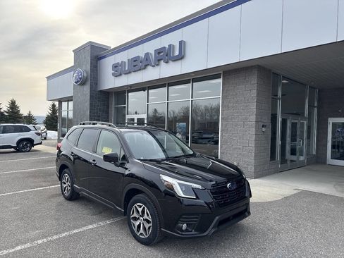 Used 2023 Subaru Forester Premium image 1