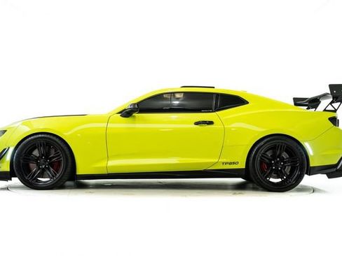 Used 2021 Chevrolet Camaro ZL1 RWD image 9