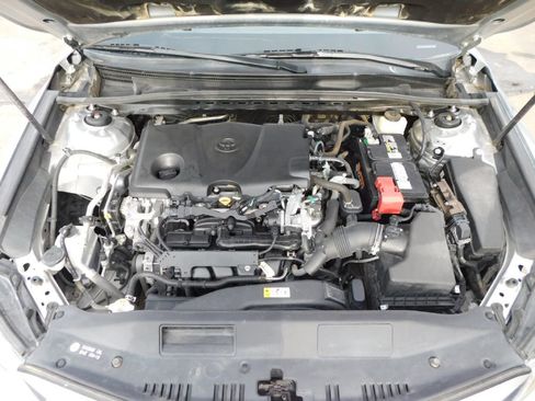 Used 2018 Toyota Camry LE image 12