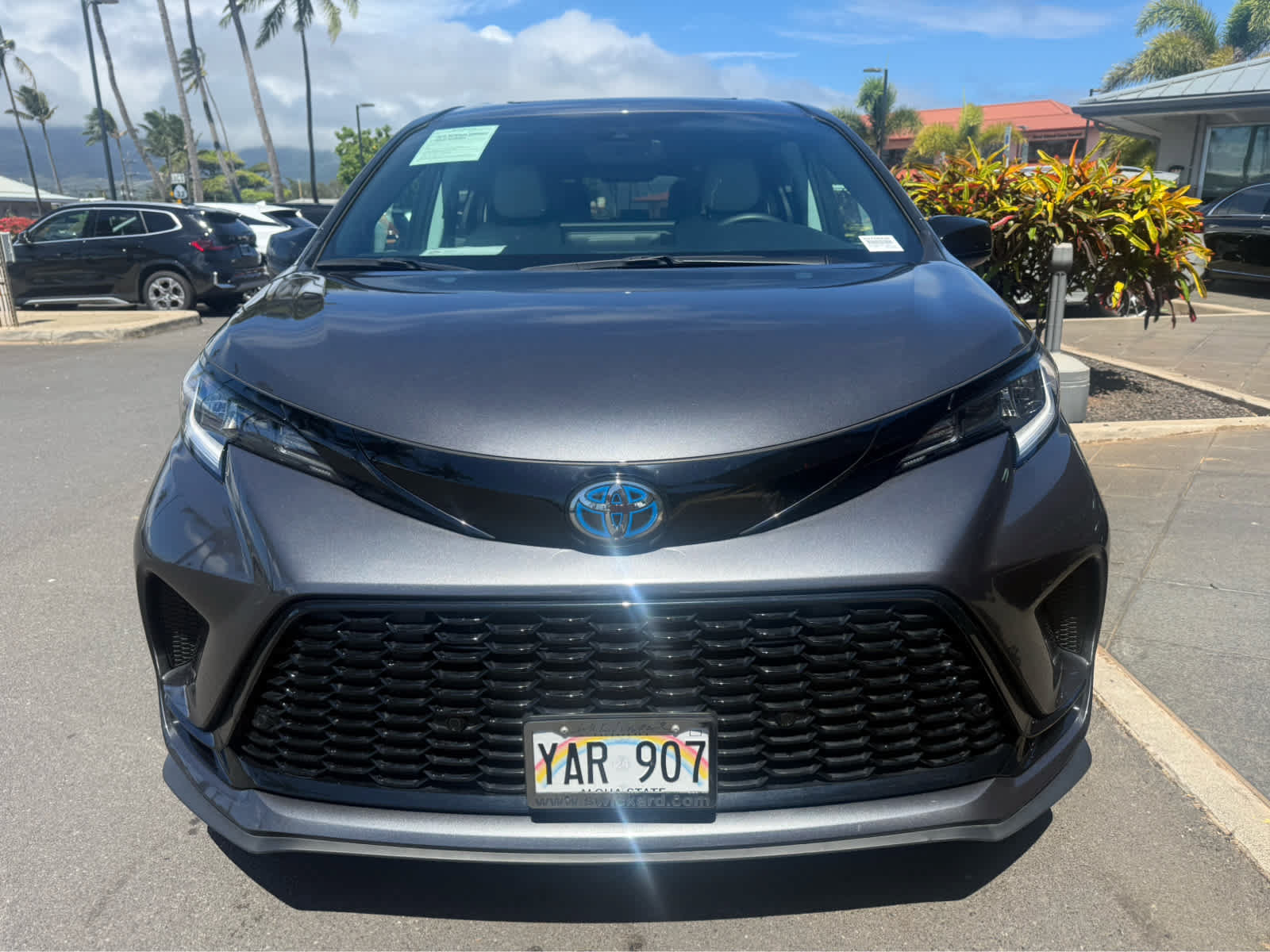 Used 2025 Toyota Sienna XSE FWD image 8