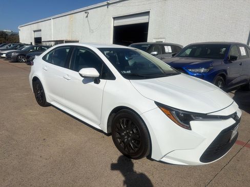 Used 2024 Toyota Corolla LE image 2