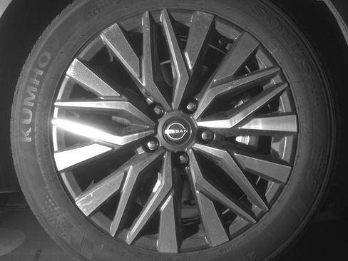 Used 2025 Nissan Altima 2.5 SV FWD image 13