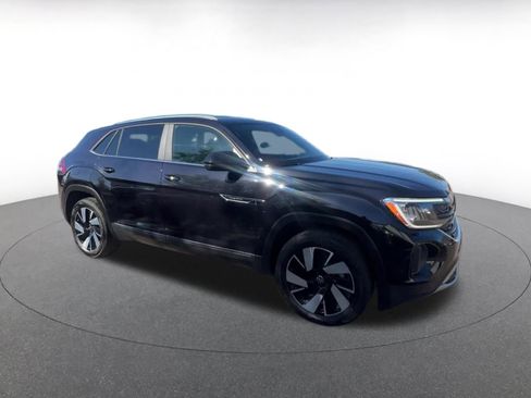 Used 2025 Volkswagen Atlas Cross Sport SE image 2