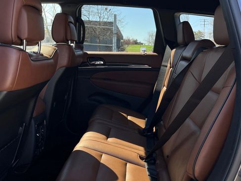 Used 2020 Jeep Grand Cherokee Overland AWD/4WD image 10