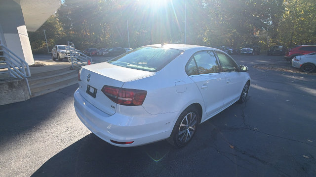 Used 2017 Volkswagen Jetta SE FWD image 5