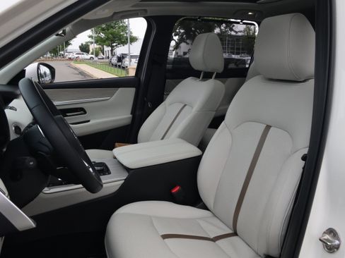 Used 2024 MAZDA CX-90 Plug-In Hybrid w/ Premium Plus AWD/4WD image 32
