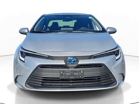 Certified 2025 Toyota Corolla LE image 2