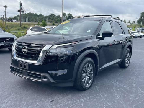 Used 2022 Nissan Pathfinder SV AWD/4WD image 3