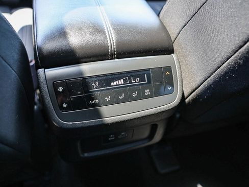Used 2022 Nissan Pathfinder SV w/ SV Premium Package FWD image 7