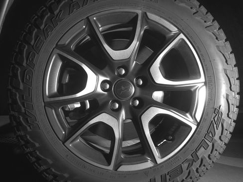 Used 2025 Jeep Compass Trailhawk AWD/4WD image 9