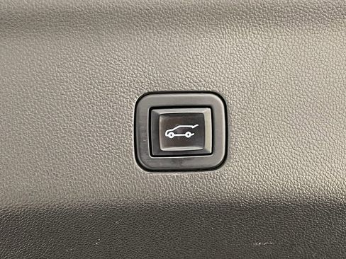 Used 2023 Chevrolet Tahoe High Country image 8