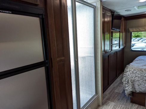 Used 2019 Chevrolet Express 4500 w/ RV Package image 78