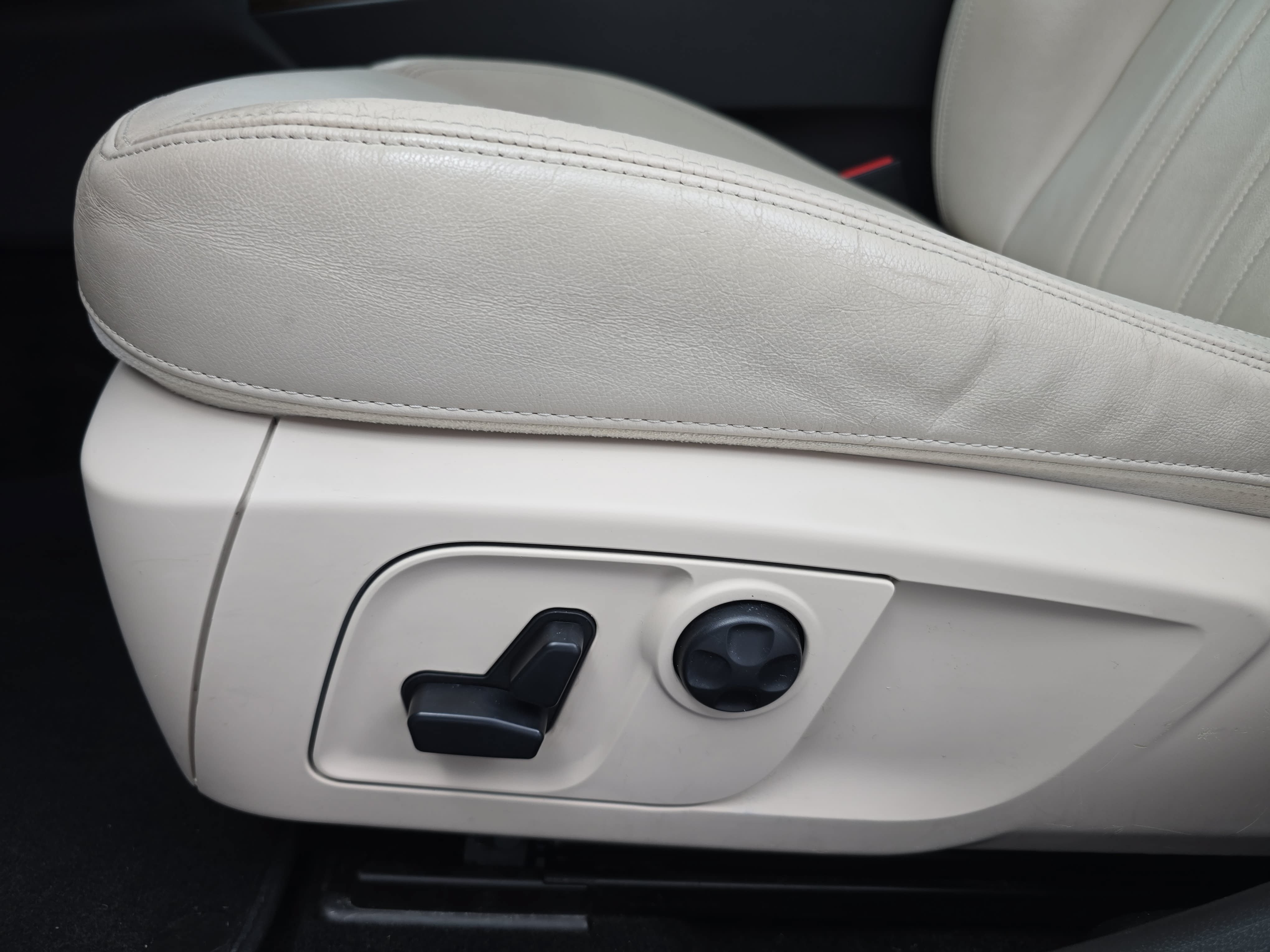 Used 2014 Maserati Ghibli RWD image 28