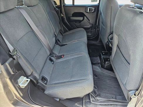 Used 2024 Jeep Gladiator Sport image 18