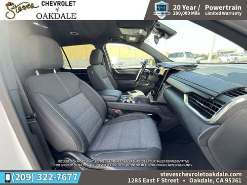 Used 2025 GMC Acadia Elevation image 31