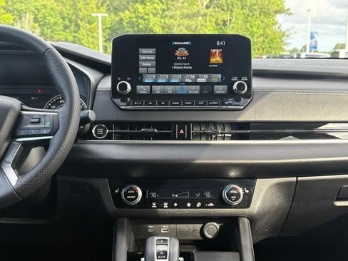 Used 2023 Mitsubishi Outlander SE FWD image 17