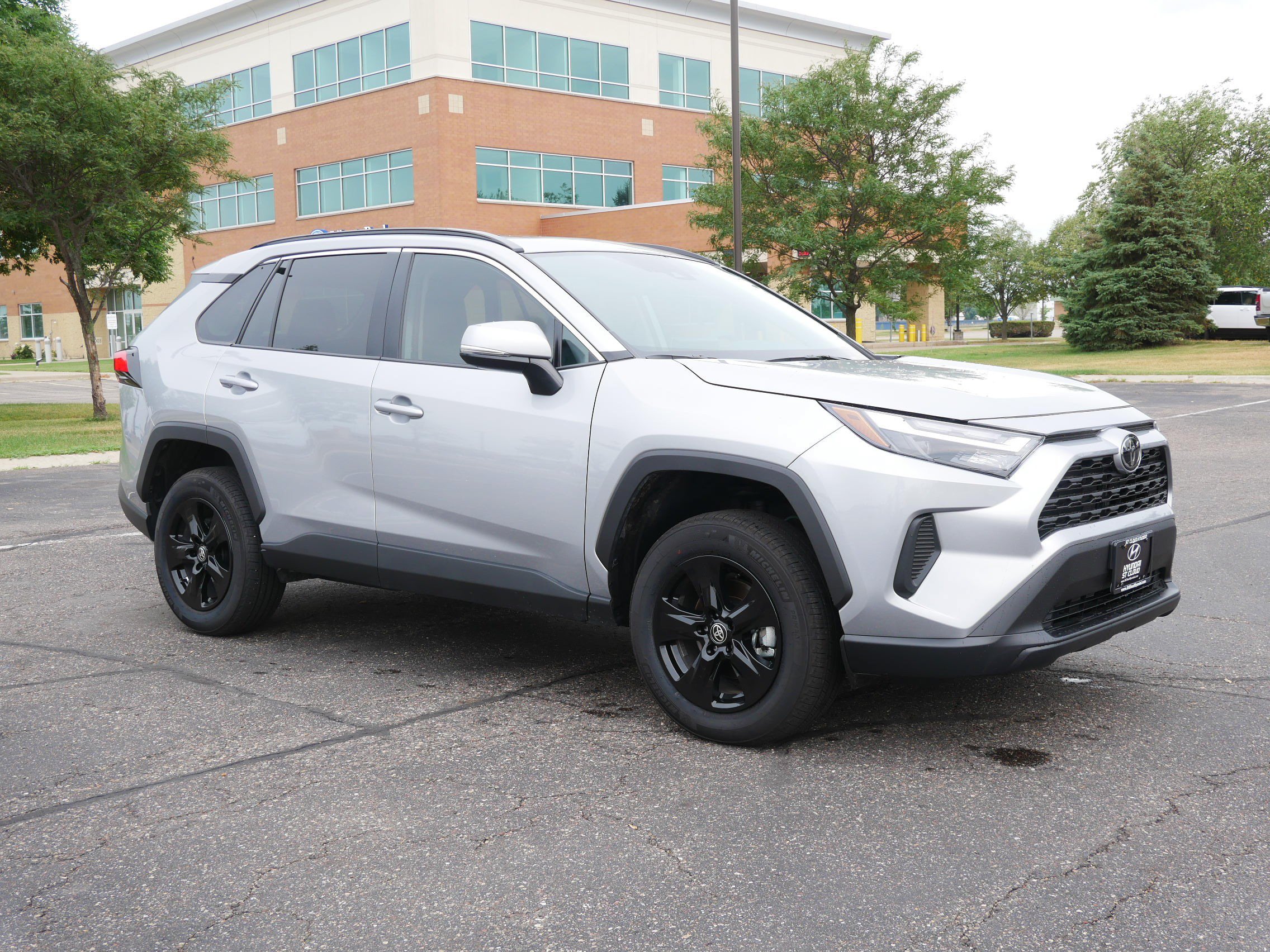 Used 2025 Toyota RAV4 XLE w/ Convenience Package AWD/4WD image 7