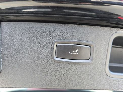 Used 2017 Porsche Macan Base image 16