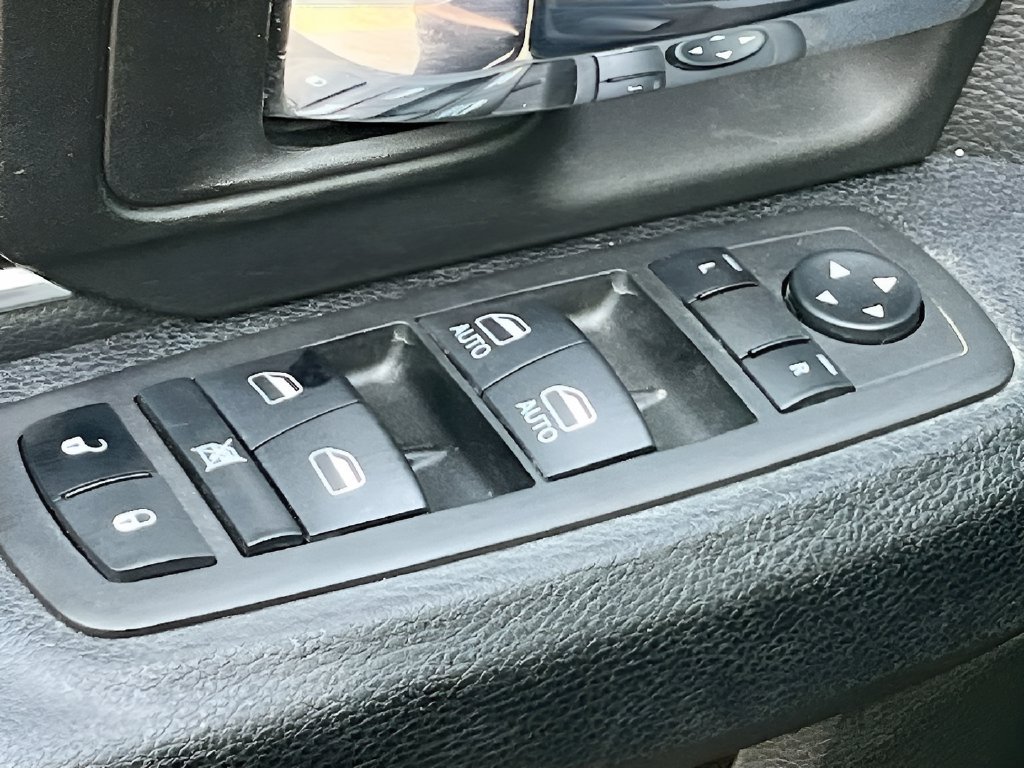 Used 2023 RAM 1500 Warlock AWD/4WD image 17