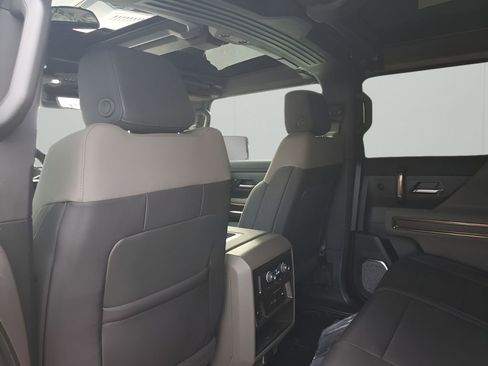 Certified 2025 GMC Hummer EV 2X image 18