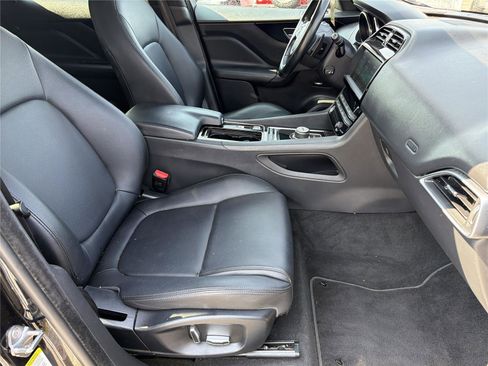 Used 2019 Jaguar F-PACE Premium AWD/4WD image 14