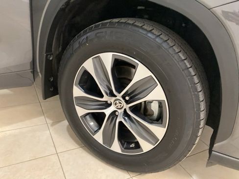 Used 2020 Toyota Highlander XLE image 35