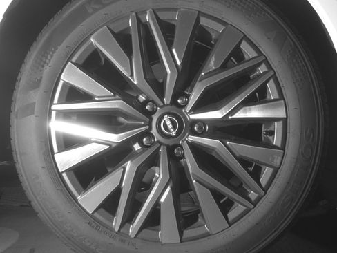 Used 2025 Nissan Altima 2.5 SV FWD image 15