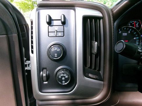 Used 2018 GMC Sierra 2500 SLT w/ Duramax Plus Package AWD/4WD image 44