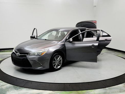 Used 2016 Toyota Camry SE image 9