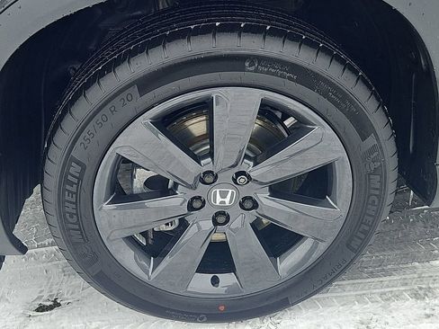 Used 2025 Honda Pilot Sport image 7