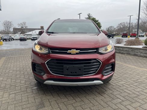 Used 2022 Chevrolet Trax LT w/ LT Convenience Package image 9