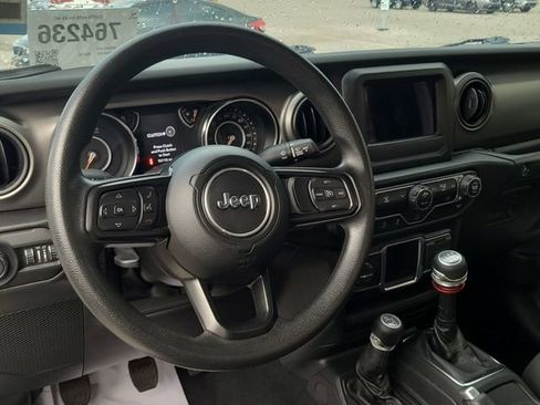 Used 2022 Jeep Wrangler Sport AWD/4WD image 6