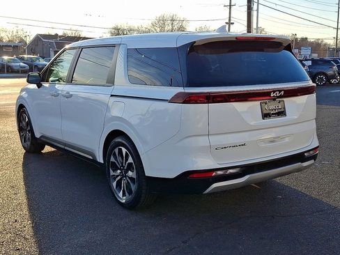 Used 2022 Kia Carnival EX FWD image 7
