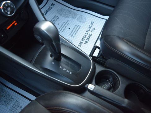 Used 2019 Chevrolet Trax LT w/ LT Convenience Package FWD image 27