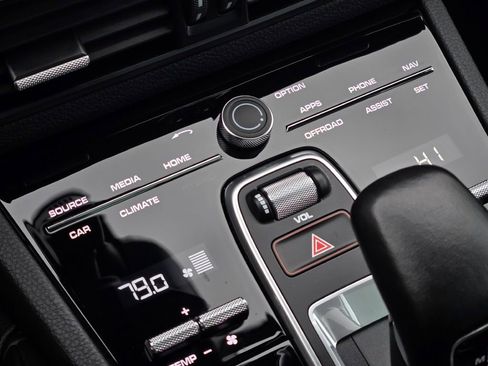 Used 2023 Porsche Cayenne Platinum Edition image 18