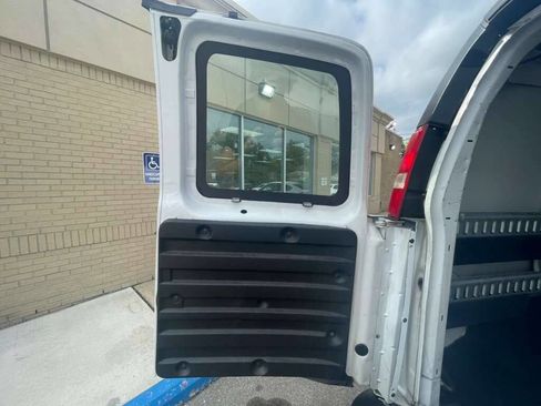 Used 2018 Chevrolet Express 2500 image 17